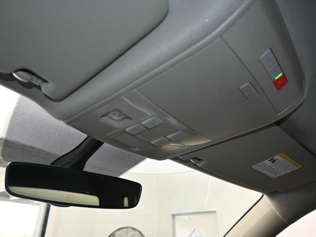 Used 2021 Gray Volkswagen 3.6L V6 SE w/Technology image 24