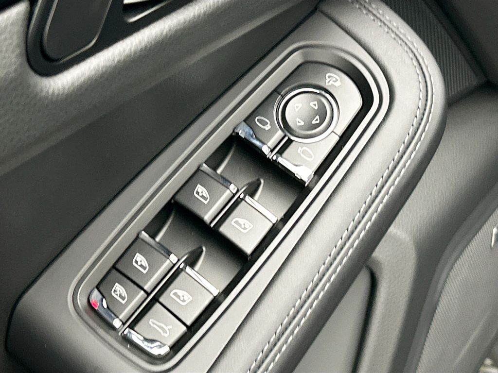 Thumbnail: 2026 Porsche Macan - 24