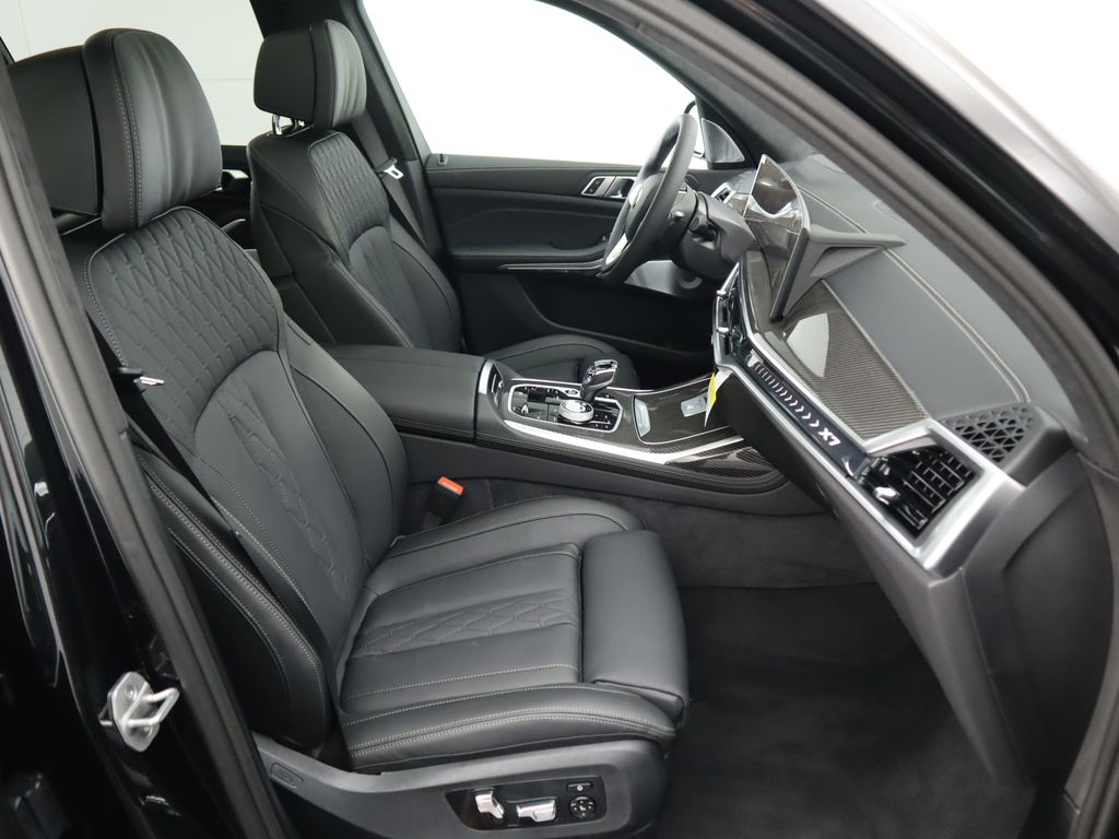 Thumbnail: 2026 BMW X7 - 21