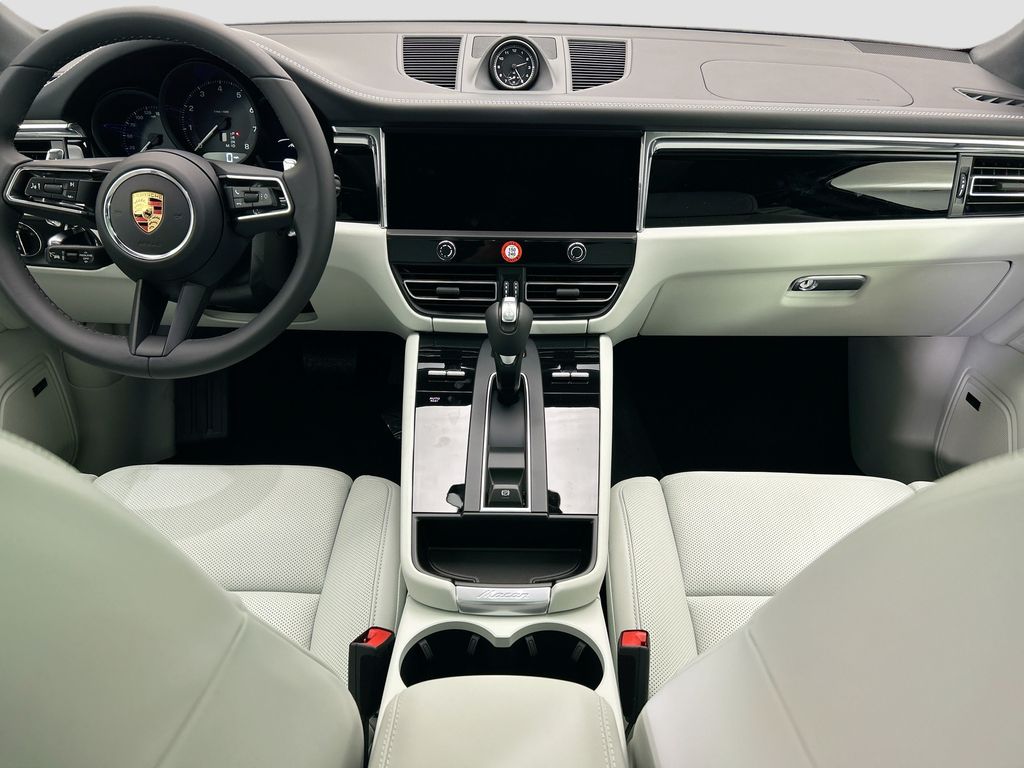 Thumbnail: 2026 Porsche Macan - 16
