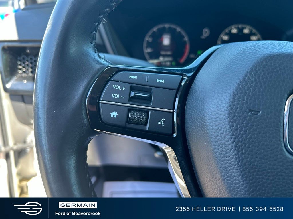 Used 2023 White Honda EX-L image 23