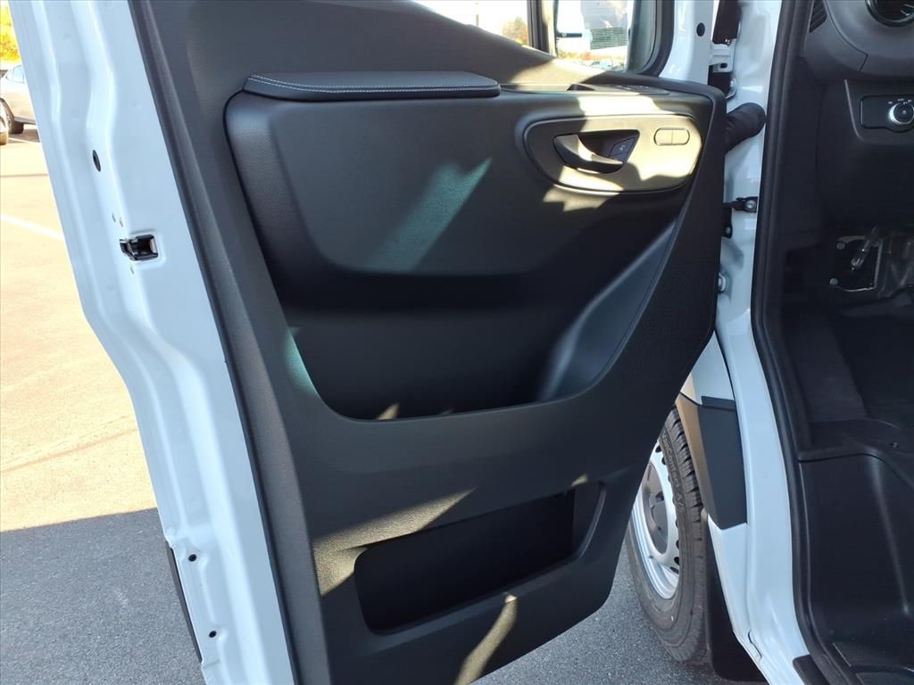 New 2026 Arctic White Mercedes-Benz Cargo 170 WB image 10
