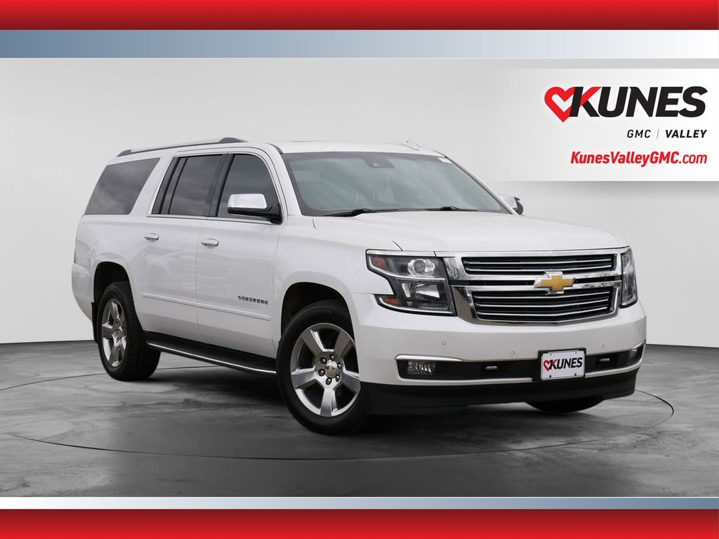 White (Iridescent Pearl Tricoat) 2017 Chevrolet Suburban SUV / Crossover Four-Wheel Drive 6-Speed Automatic Overdrive