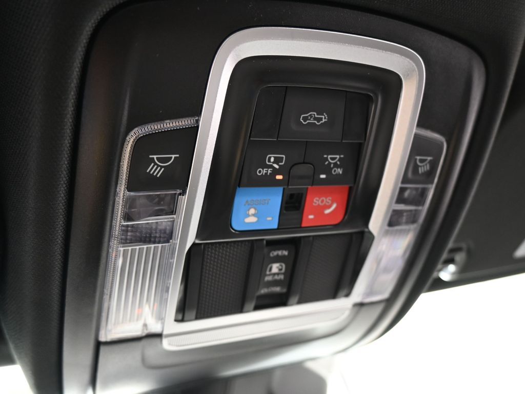 New 2026 Diamond Black Crystal Pearlcoat Ram Limited image 21