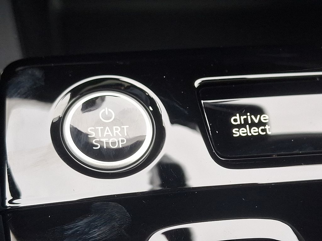 Thumbnail: 2025 Audi e-tron S - 27