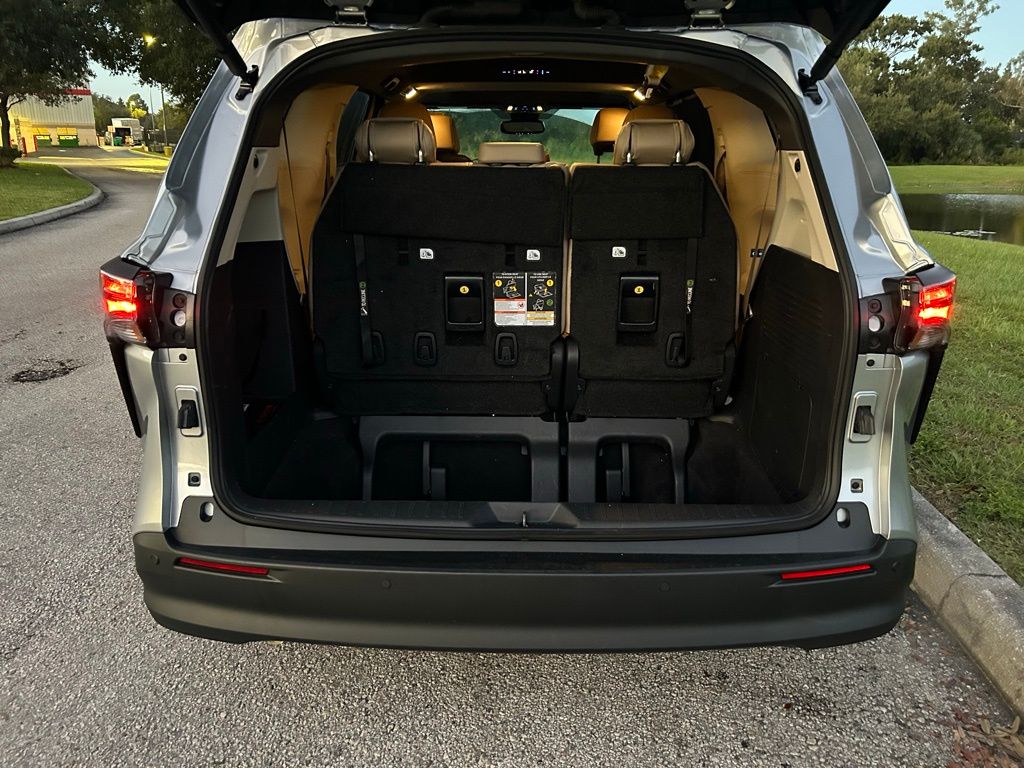 Thumbnail: 2024 Toyota Sienna - 10