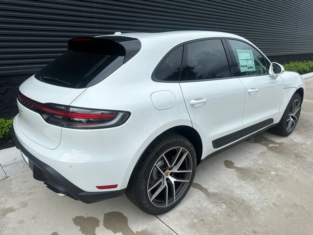 2025 Porsche Macan  7