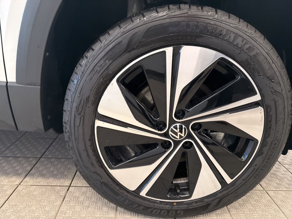 2023 Volkswagen Taos SE photo 6