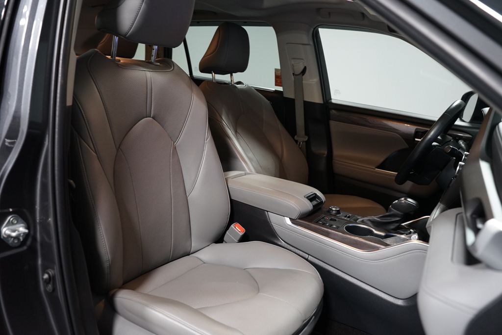 Thumbnail: 2023 Toyota Highlander - 29