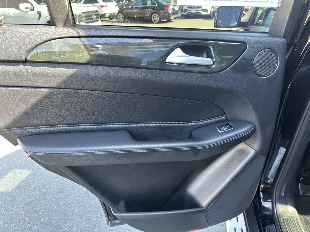 Thumbnail: 2017 Mercedes-Benz GLE - 30