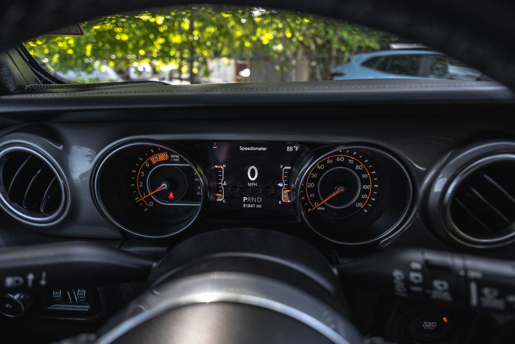 2021 Jeep Wrangler Unlimited Unlimited Sahara thumbnail 12
