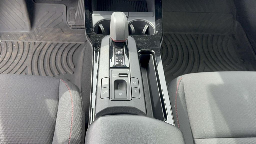 2025 Toyota Prius SE - Photo 16