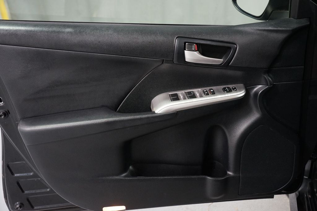 Thumbnail: 2014 Toyota Camry - 26