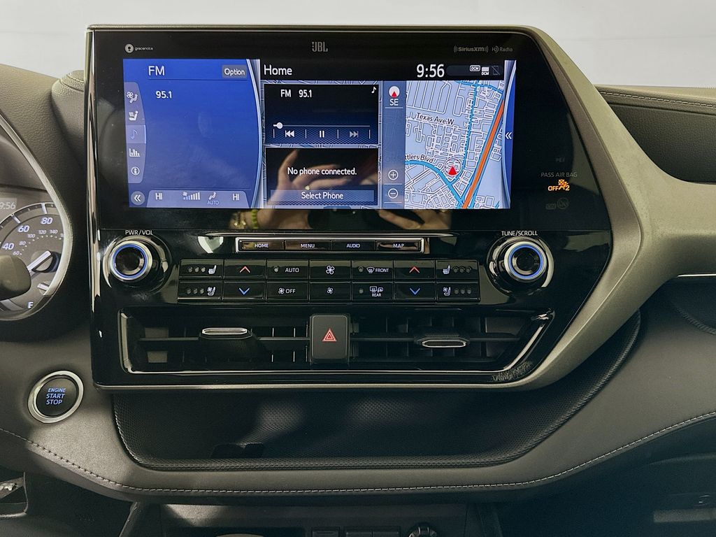 Thumbnail: 2021 Toyota Highlander - 15