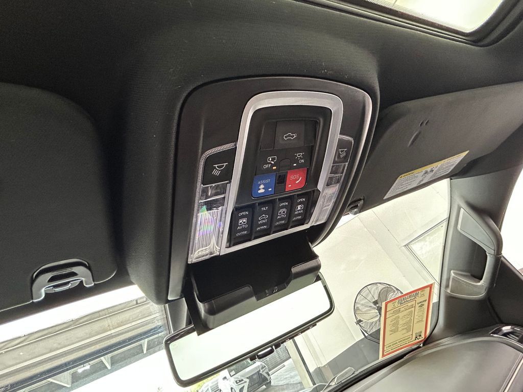 Used 2024 Billet Silver Metallic Clearcoat Ram Limited image 36