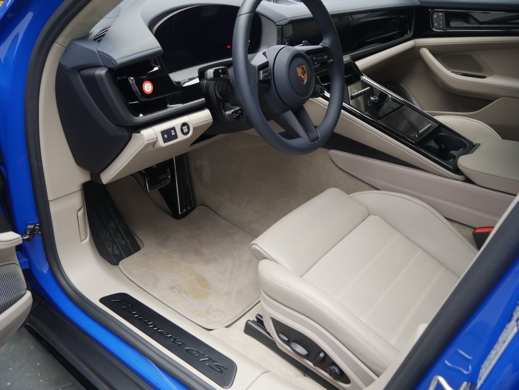 Thumbnail: 2026 Porsche Panamera - 4