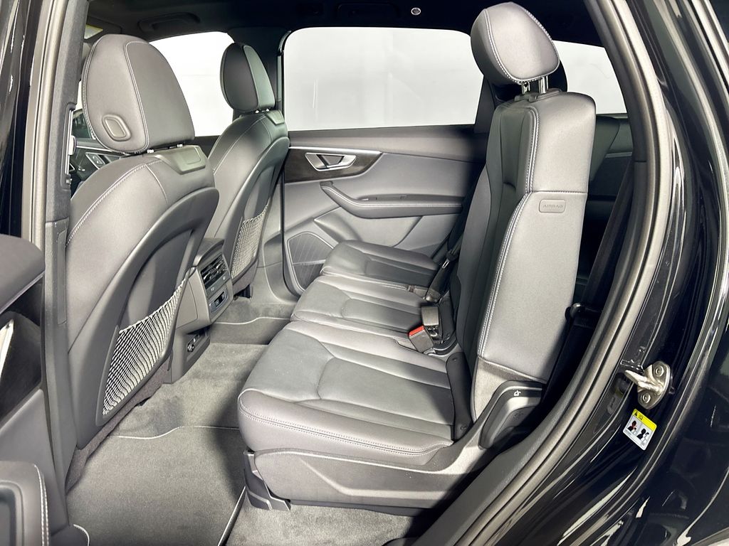 2025 Audi Q7 45 Premium Plus
