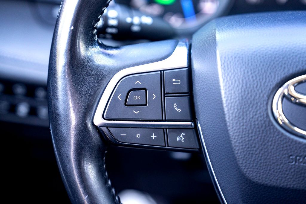 Used Car 2021 Toyota Highlander Hybrid  Platinum For Sale Under $35,000 In Taylor, Texas