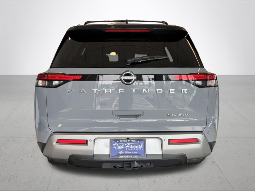 2022 Nissan Pathfinder SL