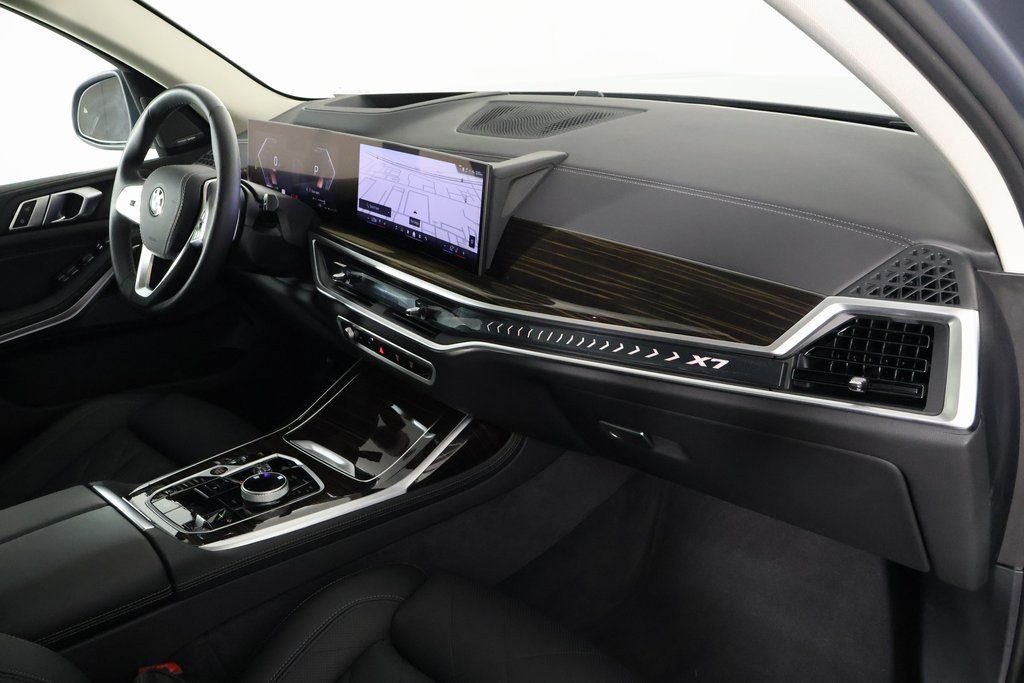 Thumbnail: 2025 BMW X7 - 9