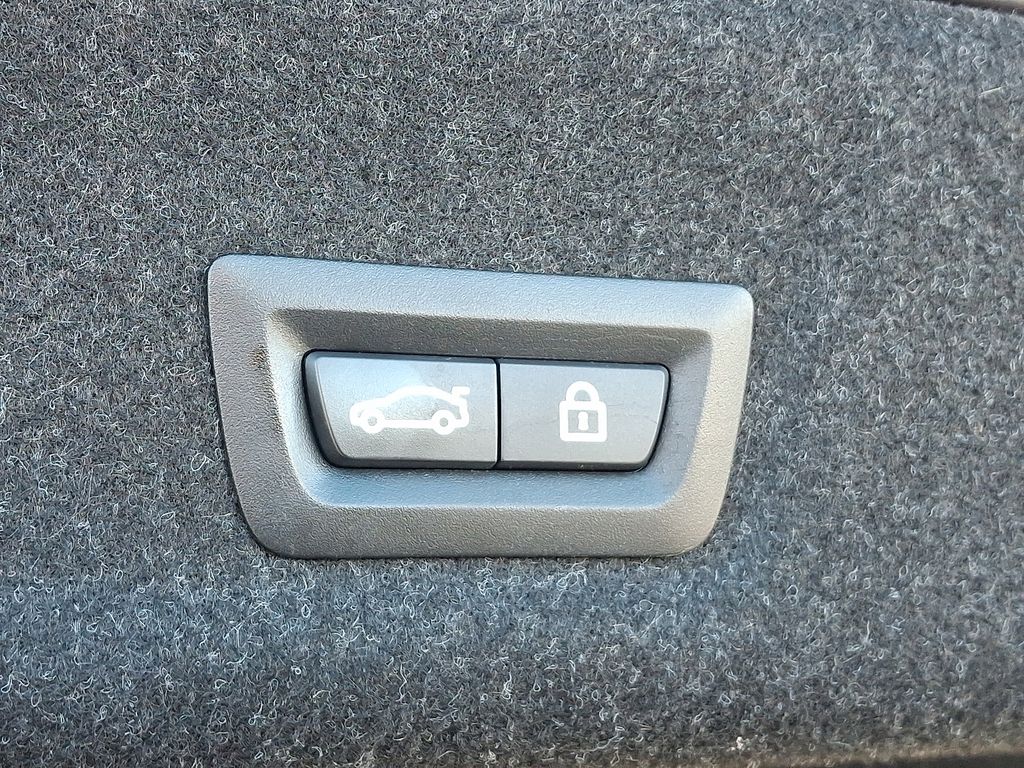 Thumbnail: 2023 BMW M3 - 30