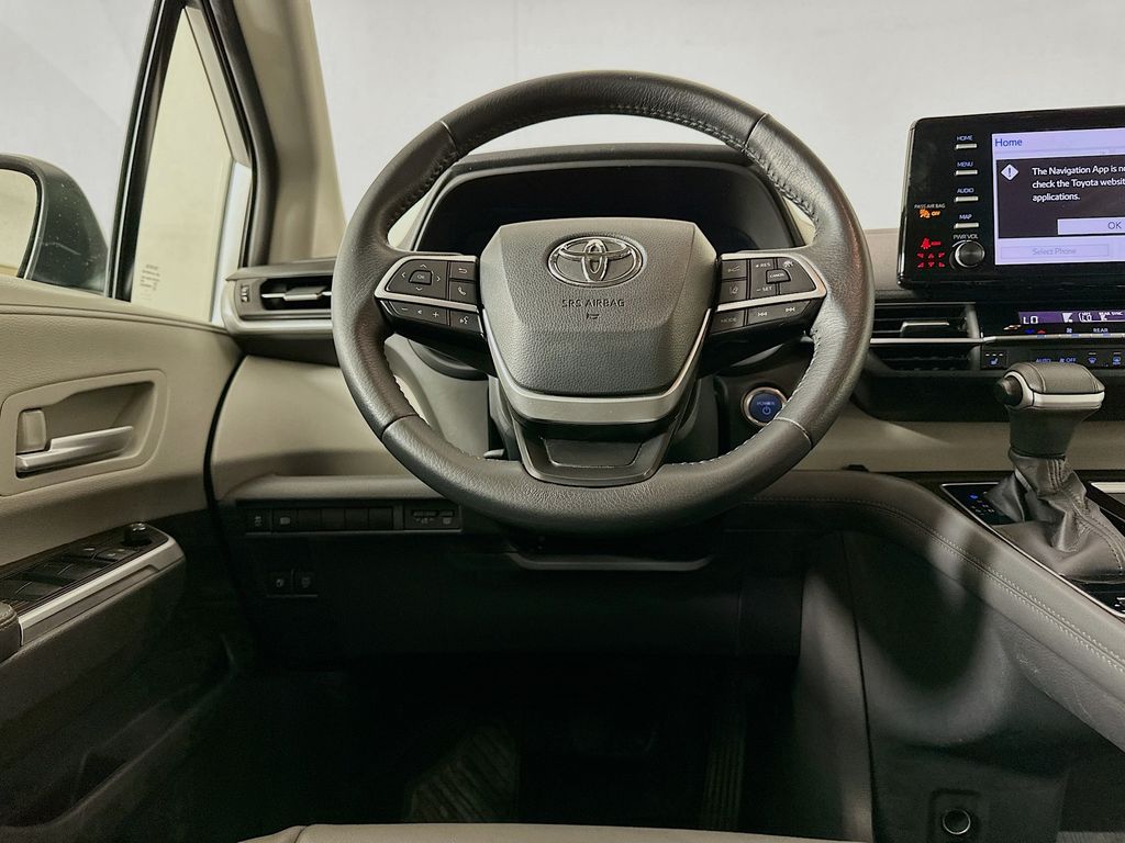 2022 Toyota Sienna XLE 20