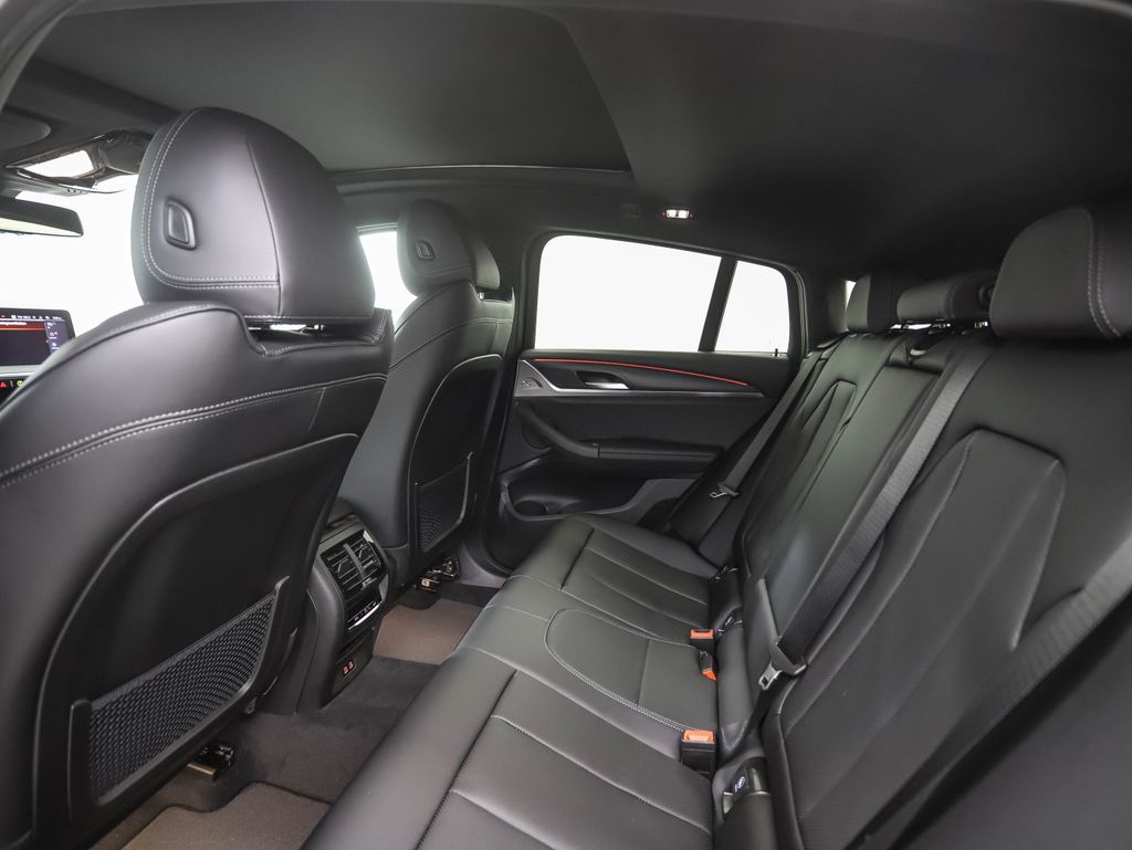 Thumbnail: 2025 BMW X4 - 19