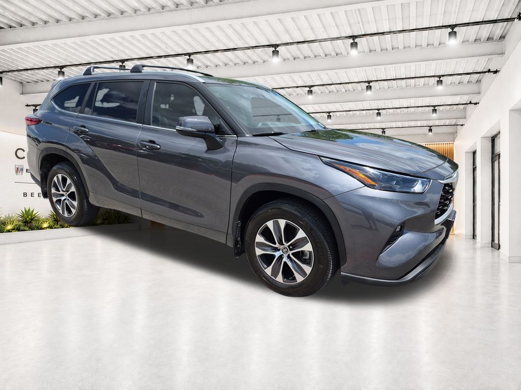 Used Car 2023 Toyota Highlander  Xle For Sale Under $40,000 In Austin, Texas
