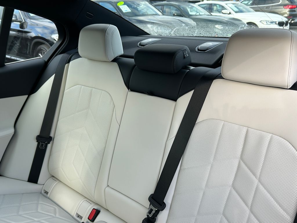 Thumbnail: 2026 BMW 5 Series - 32