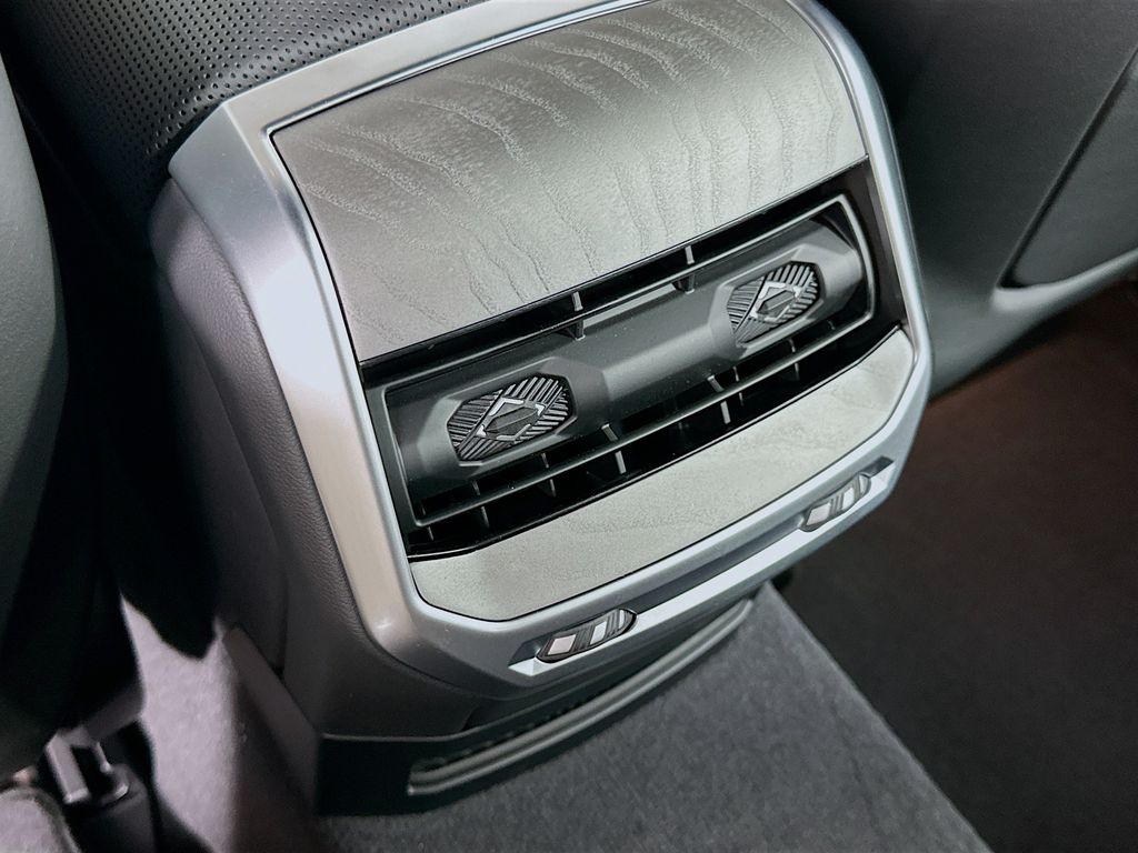 Thumbnail: 2025 BMW 7 Series - 18