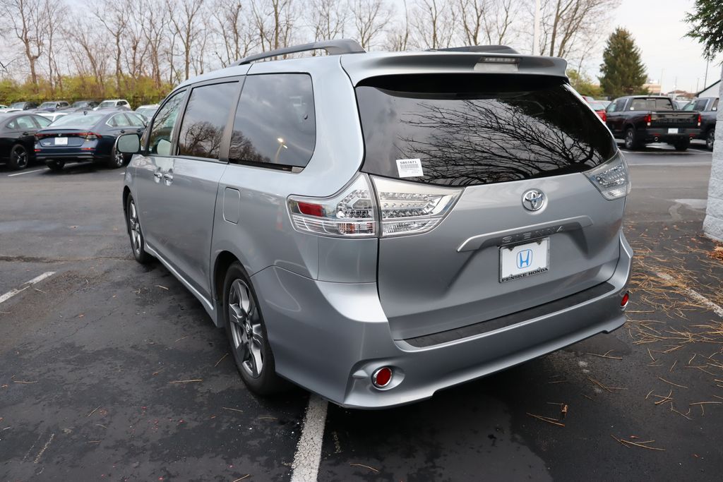 2017 Toyota Sienna SE 3