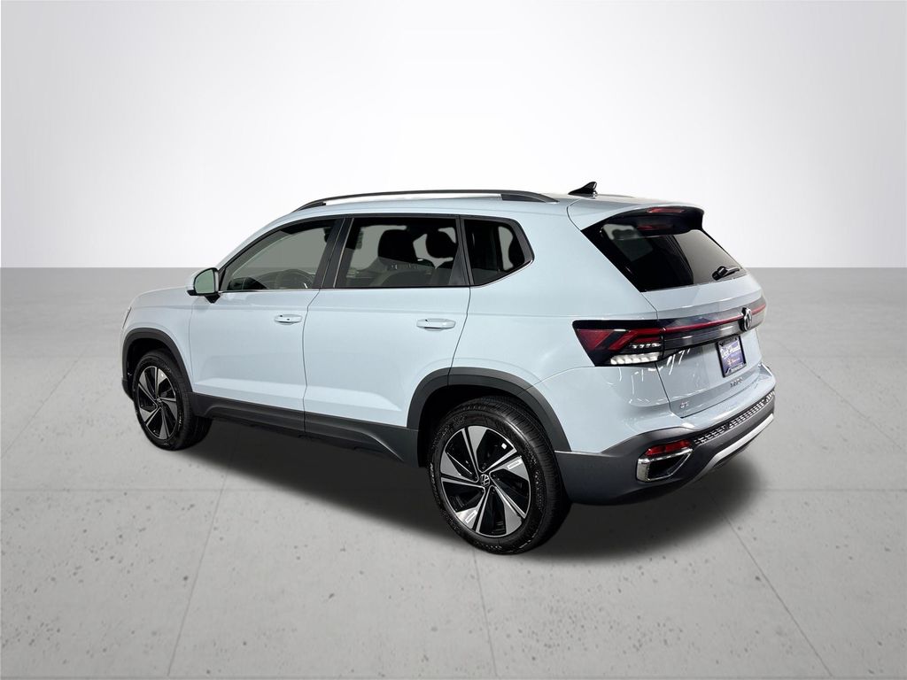 2025 Volkswagen Taos SE photo 4