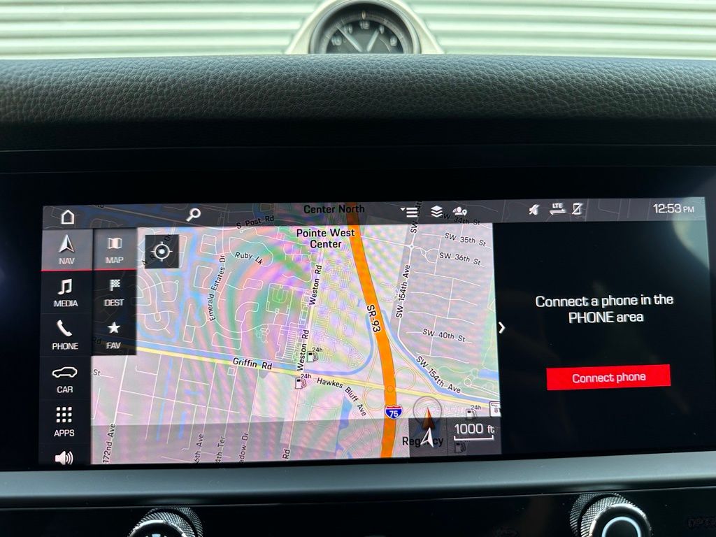 2022 Porsche Macan  24