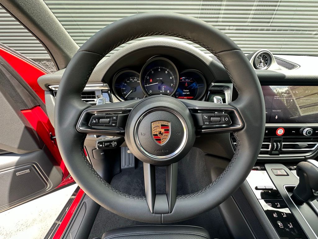 Thumbnail: 2026 Porsche Macan - 15