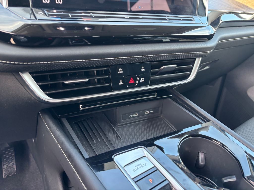 Used Car 2025 Volkswagen Atlas  2.0t Se W/technology For Sale Under $40,000 In Austin, Texas