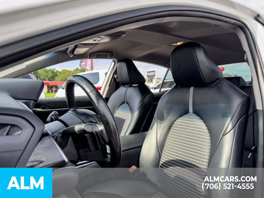 Used 2020 White Toyota SE image 9