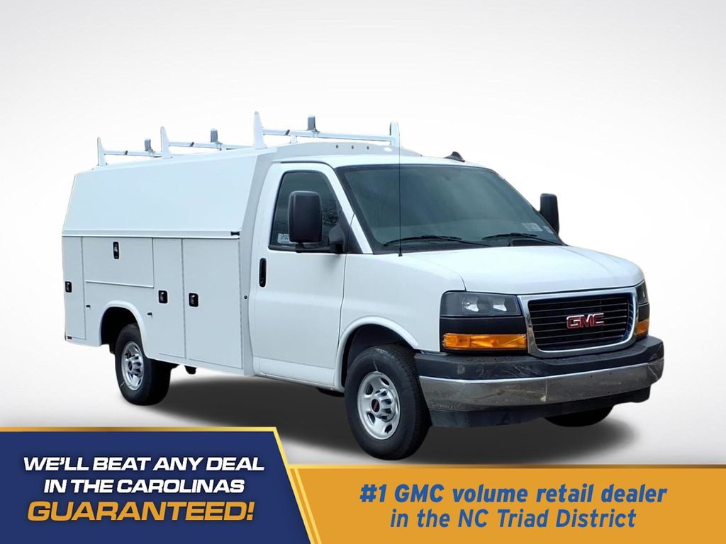 Summit White 2025 GMC Savana Chassis Van Rear-Wheel Drive 8-Speed Automatic