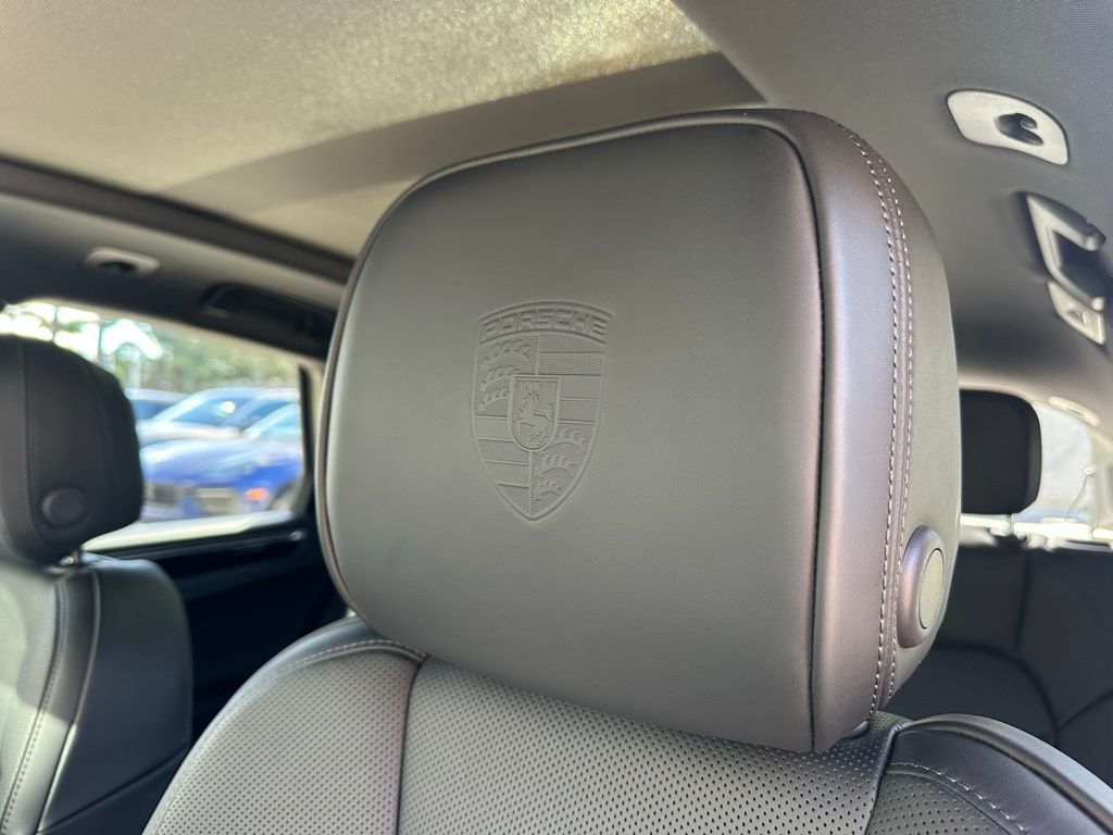 Thumbnail: 2026 Porsche Macan - 25