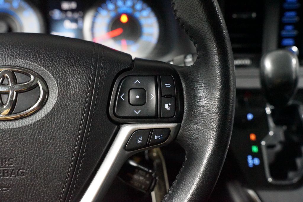 Thumbnail: 2020 Toyota Sienna - 13