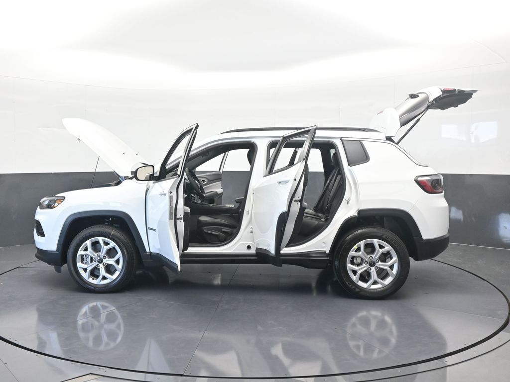 New 2026 Bright White Clearcoat Jeep Latitude image 66