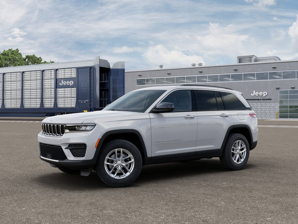 New 2025 White/off-white Jeep Laredo image 2