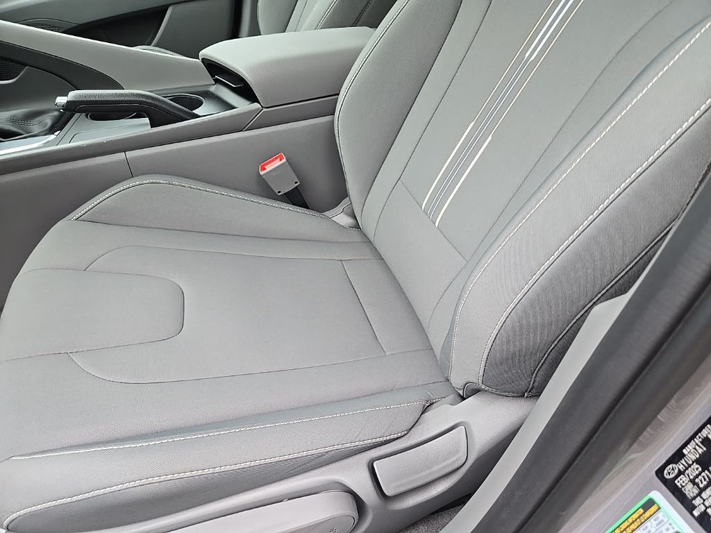 2025 Hyundai Elantra Sport 15