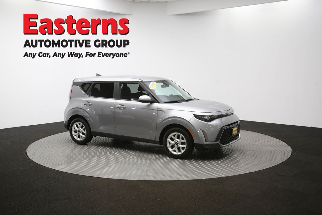 Used 2023  Kia LX image 47
