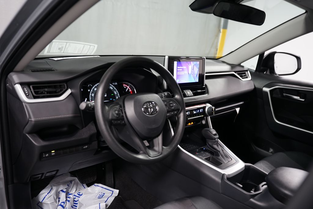 2025 Toyota RAV4 XLE 11