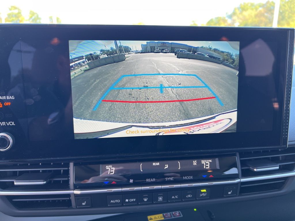 Thumbnail: 2025 Toyota Sienna - 18