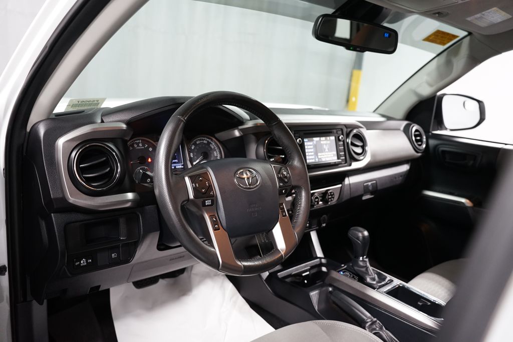 Thumbnail: 2019 Toyota Tacoma - 11