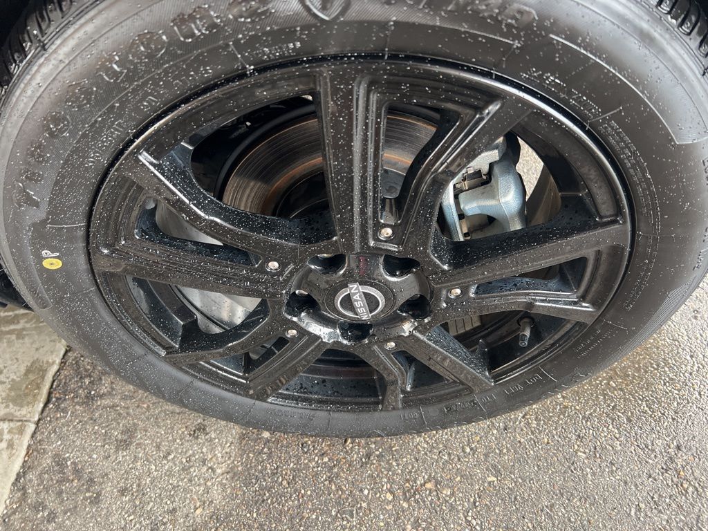 2024 Nissan Kicks SR photo