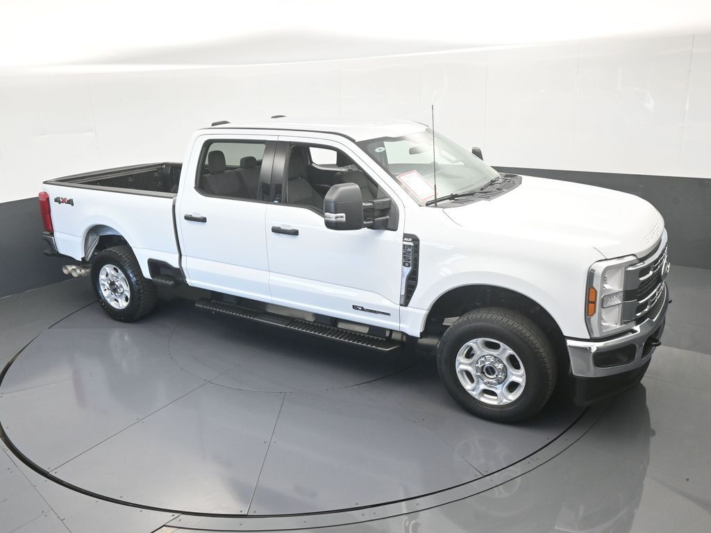 Used 2025 Oxford White Ford XLT image 57