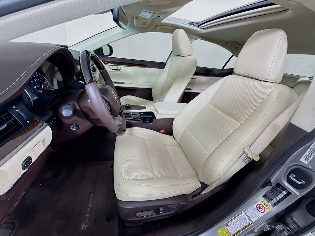 Thumbnail: 2017 Lexus ES - 18