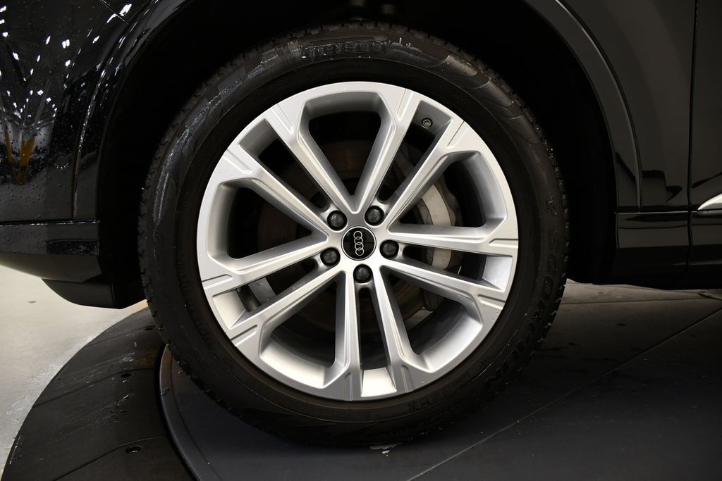 2025 Audi Q7 Premium 12